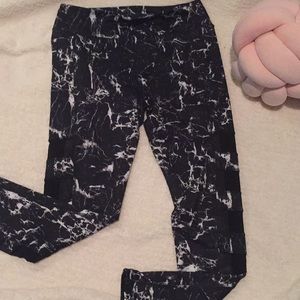 Marble leggings with mesh openings
